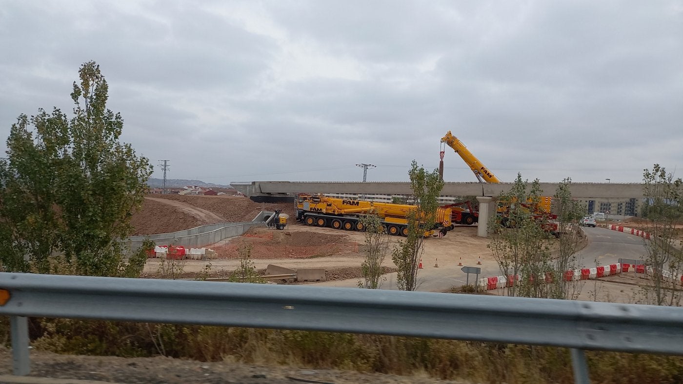 Nuevo puente en Lardero construido para la Ronda Sur