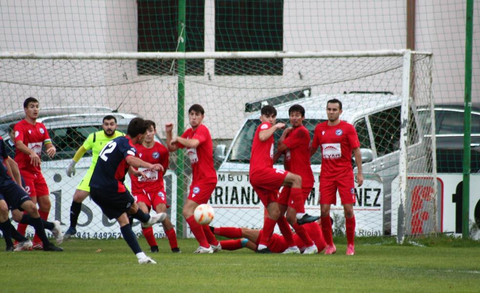 Un esforzado Anguiano se reencuentra con la victoria ante el Comillas