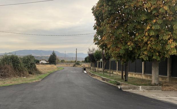 Reasfaltados los 1.610 metros del Camino Río Lardero por 108.295 euros