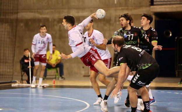 Adrián Fernández enloquece a un Logroño sin orden