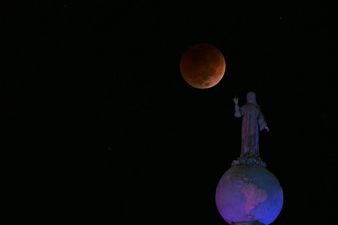 Así se vio la 'luna de sangre' en el mundo