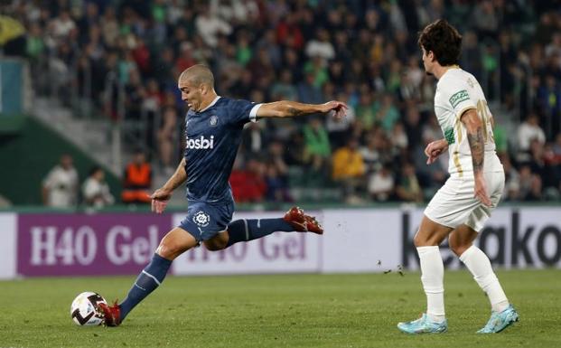 El Girona remonta en campo del Elche y hunde aún más al colista