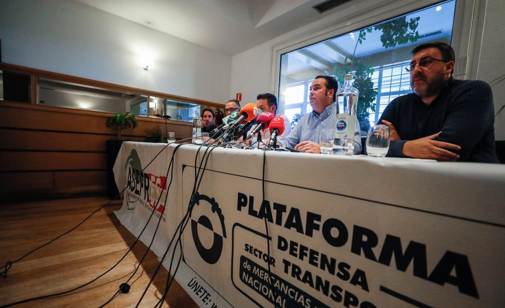 Transportes no logra convencer a los camioneros y el paro comenzará el lunes