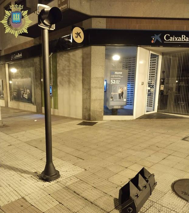 Denunciado por destrozar a golpes un semáforo en Logroño