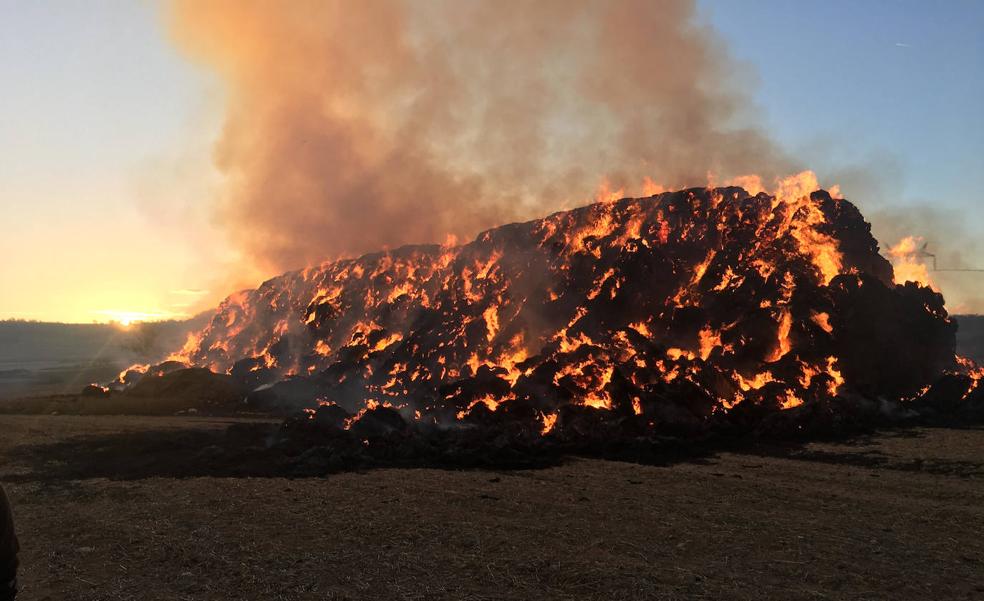 Arde un millón de kilos de paja en Hormilla