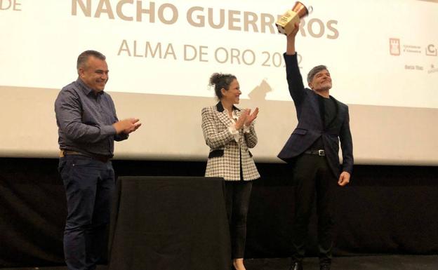 Nacho Guerreros recibe el premio honorífico del Festival de Cortometrajes de Almassora