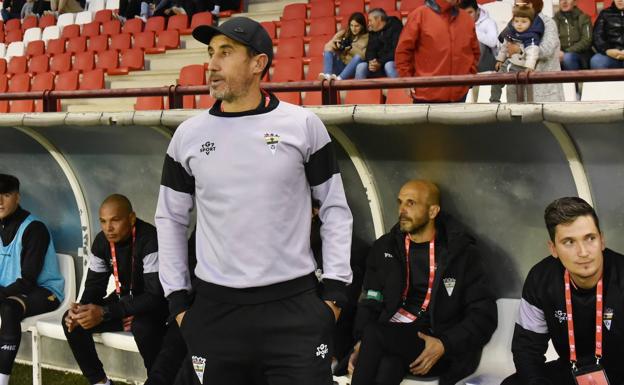 Iván Agustín, cesado como entrenador del Racing Rioja