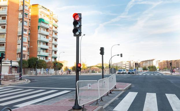 La calle Miguel Delibes se abrirá por completo al tráfico rodado y peatonal este martes