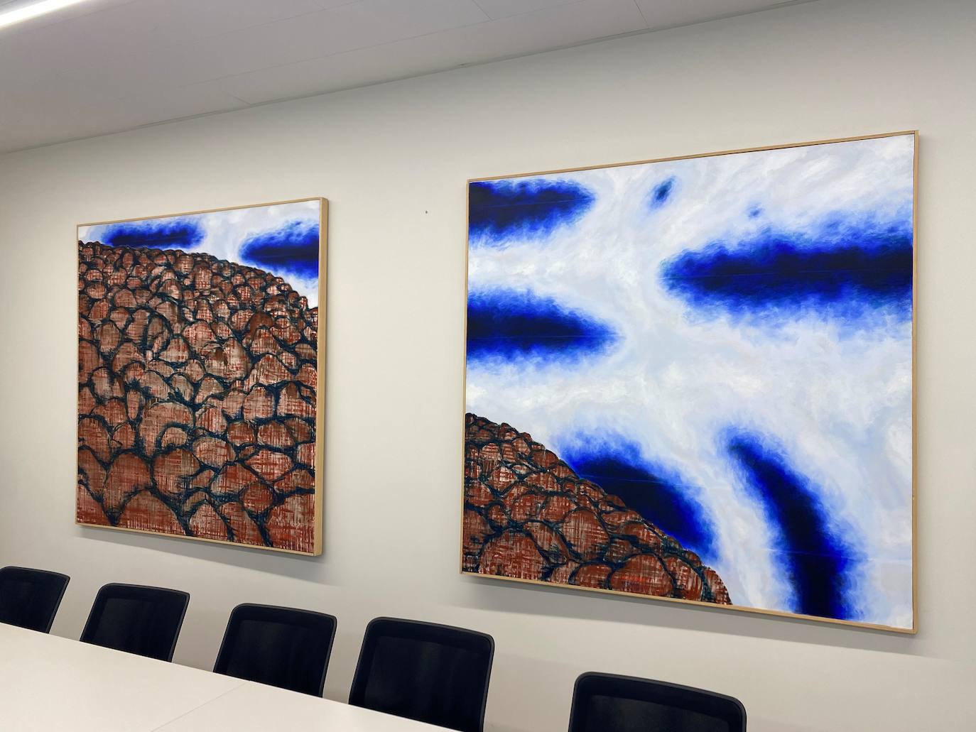 Colis dona 'Material de derribo y nubes' al Parlamento de La Rioja