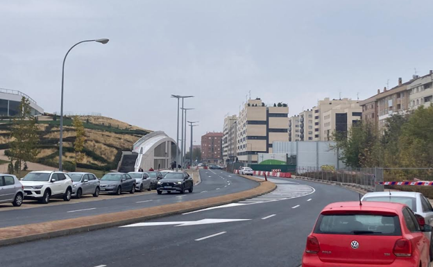 Abierta al tráfico y a los peatones la calle Miguel Delibes, desde la estación de autobuses hacia Hermanos Hircio
