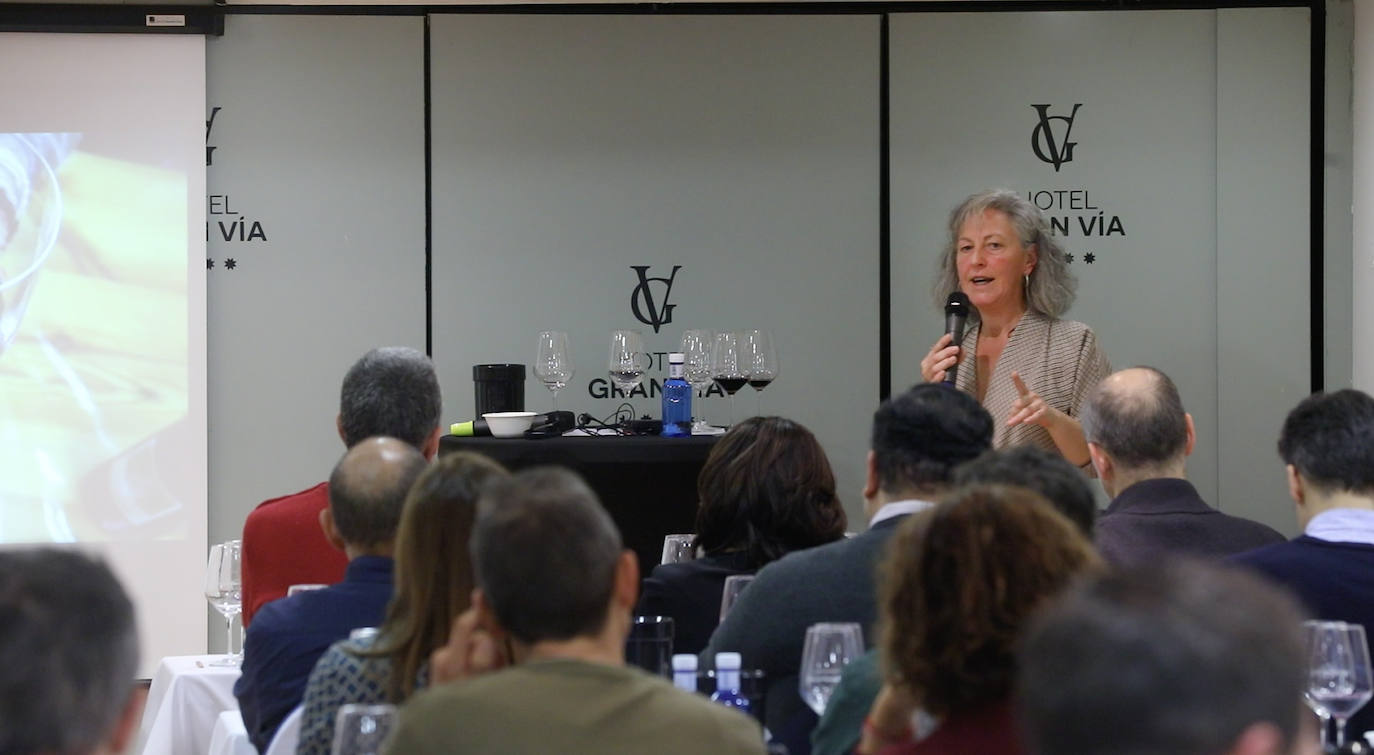 Pilar Fernández Eguíluz (Peña la Rosa, Ábalos) protagonizó el club de catas