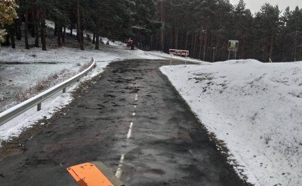 Primera salida del invierno de los quitanieves en La Rioja