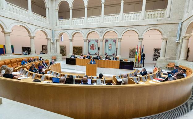 PP y Cs denuncian el «atropello» del Gobierno Andreu en la tramitación de leyes en el Parlamento