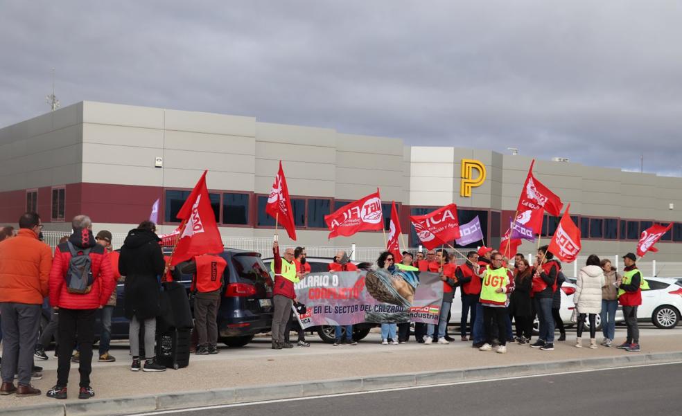 Sindicatos urgen a la patronal del calzado a responder a 24 horas del inicio de la huelga