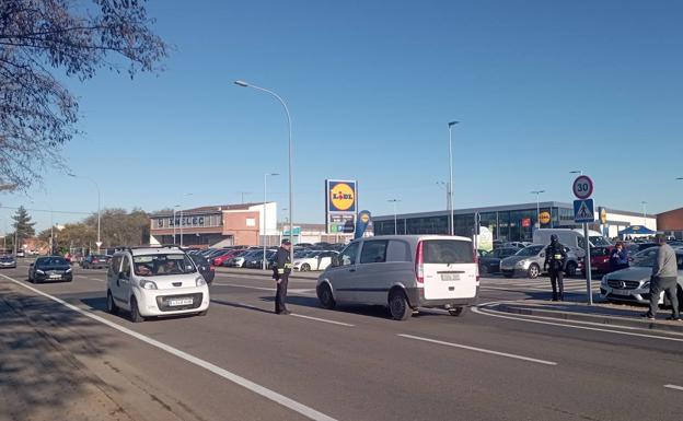 La avalancha de clientes en el estreno de Lild obliga a Policía de Calahorra a regular el tráfico