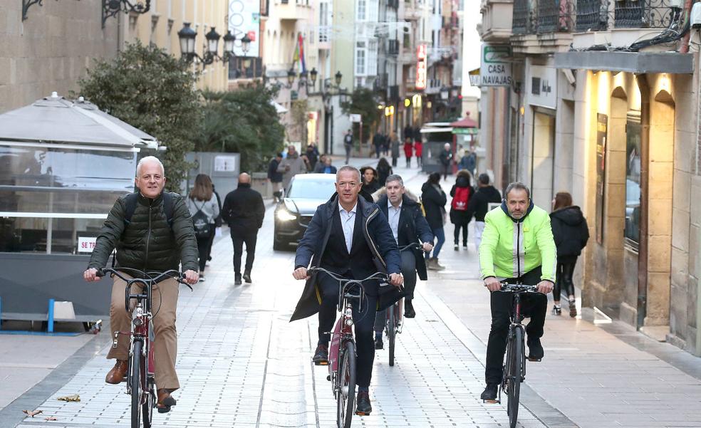 El presidente del Senado, en bici junto al alcalde de Logroño