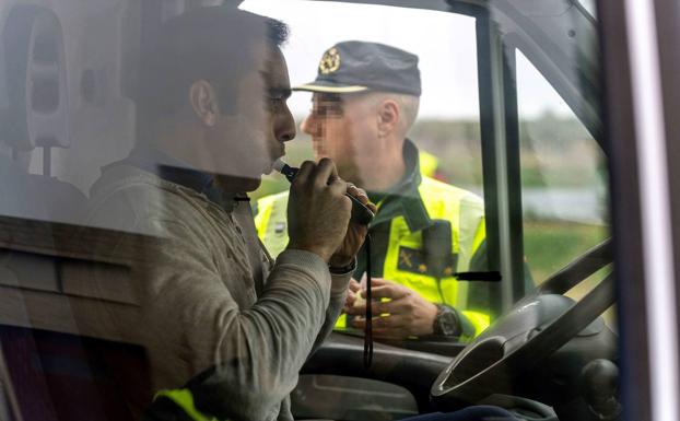 La DGT pone en marcha una campaña para controlar el alcohol y drogas en el puente