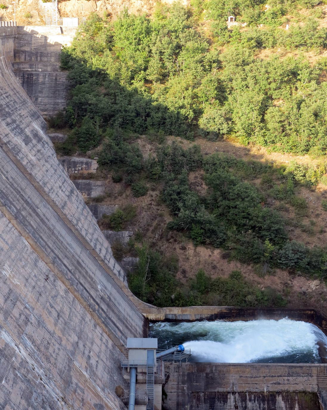 La lluvia y las nieves se notan en Mansilla, pero baja el volumen de agua en Pajares y González Lacasa