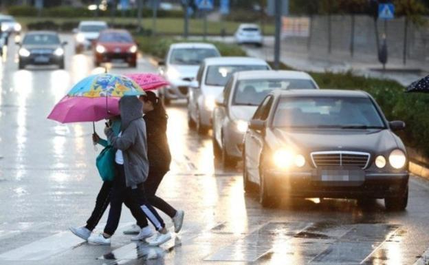 Las 10 reglas de la DGT para conducir con lluvia pero sin sobresaltos