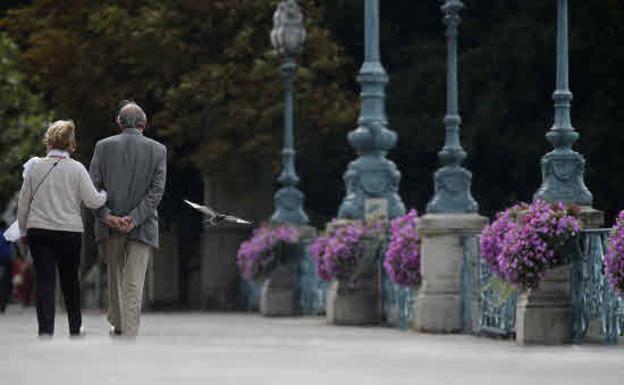 Los trabajadores retrasan su jubilación para sortear las penalizaciones de Escrivá