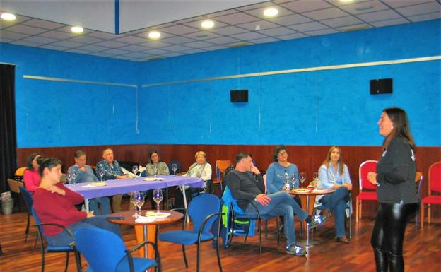 Una cata de vino pone el broche final al programa 'Náxara Live'