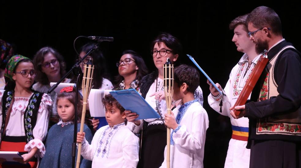 Grupos de las parroquias ortodoxas rumanas cantaron en el auditorio de Logroño villancicos populares