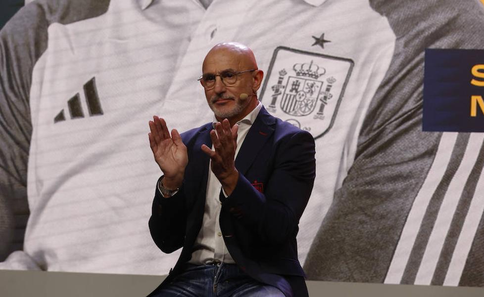 Luis de la Fuente: «Con toda la humildad, si alguien conoce el futuro del fútbol español, soy yo»