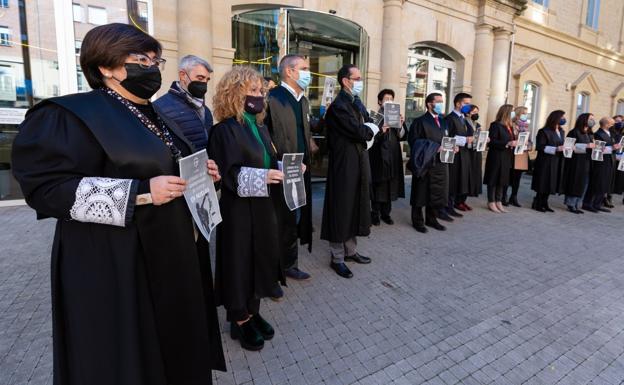Los letrados de Justicia retoman hoy una huelga que ha suspendido ya 350 juicios