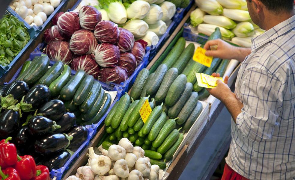 Los precios de los alimentos siguen por las nubes y anulan la rebaja de luz y gasolinas