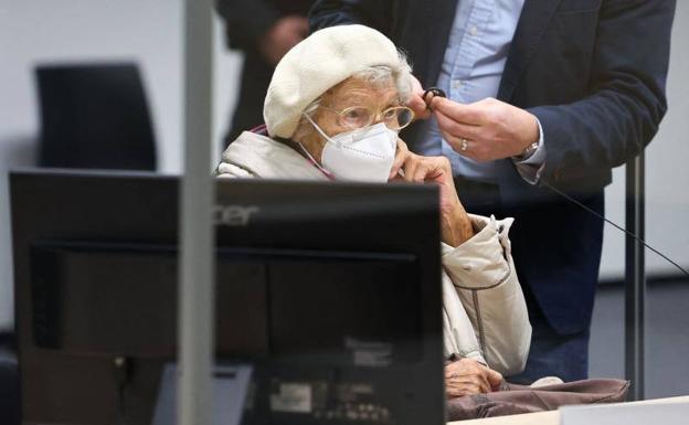 Alemania condena a una secretaria de un campo de concentración de 97 años por cómplice de 10.000 asesinatos