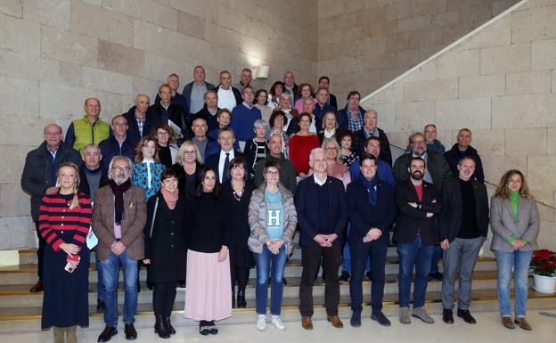 El Ayuntamiento homenajea a los 34 funcionarios jubilados este año