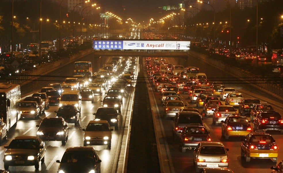 La contaminación de las ciudades eleva el riesgo de padecer demencia y alzhéimer