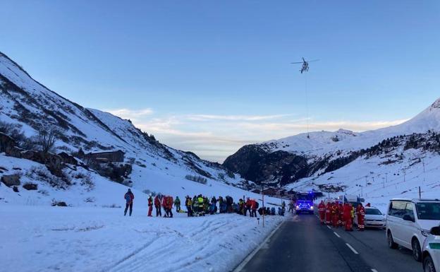 Localizados vivos los diez desaparecidos en una avalancha en una pista de esquí en Austria