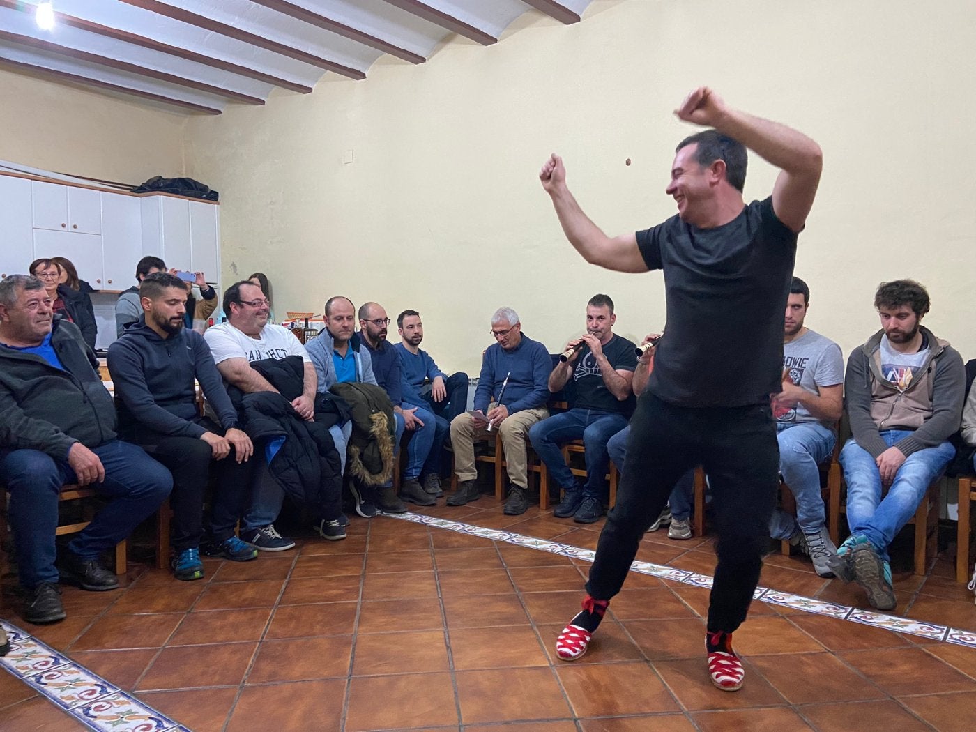 Rondas, reparto de tortas y hogueras, mañana en Grávalos