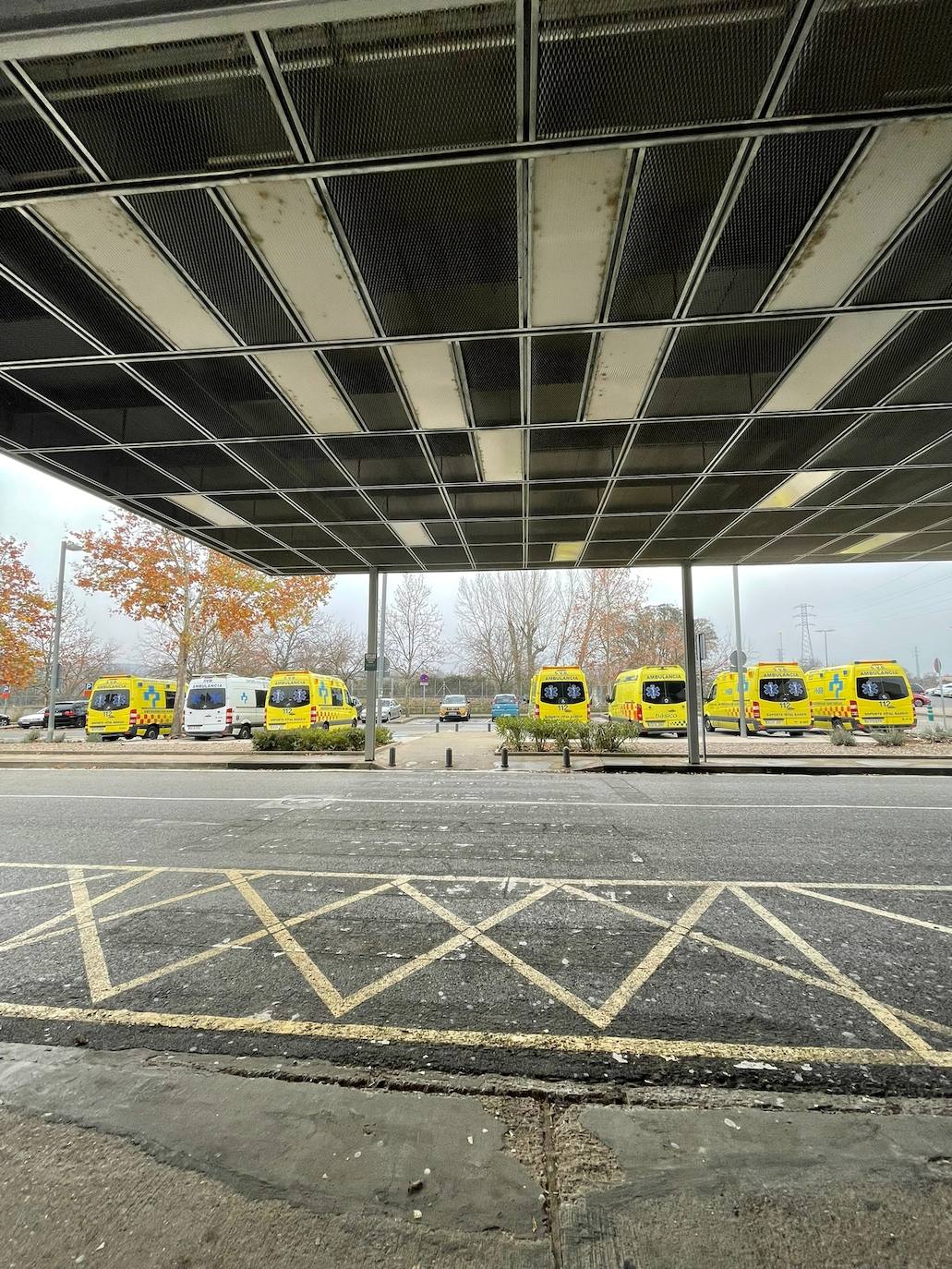 CSIF vuelve a denunciar el «colapso» en Urgencias con siete ambulancias a la espera