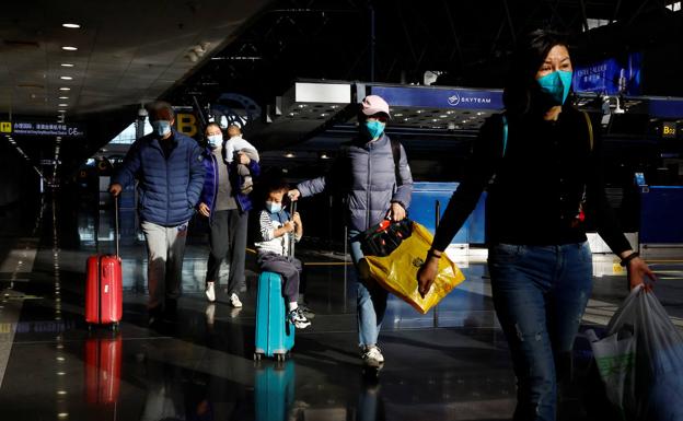 El Gobierno pide a los españoles que viajen a China que estén vacunados