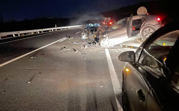 La Rioja despide el año con dos heridos graves en una colisión múltiple en Lardero y un incendio