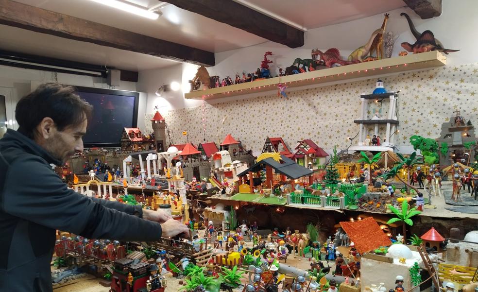 Un belén a lo grande hecho con figuras de Playmobil