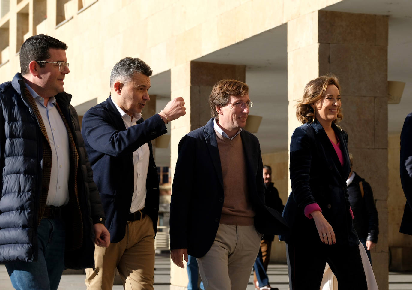 Almeida y Gamarra acompañan a Conrado Escobar en su presentación como candidato a la Alcaldía de Logroño