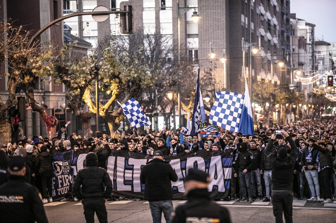 Entre el blanco, el azul y el rojo