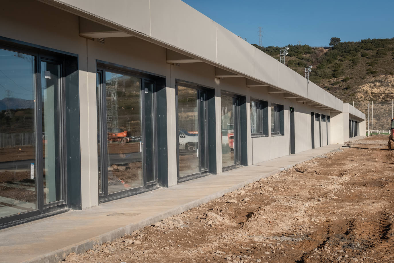 Félix Revuelta visita las obras de la ciudad deportiva