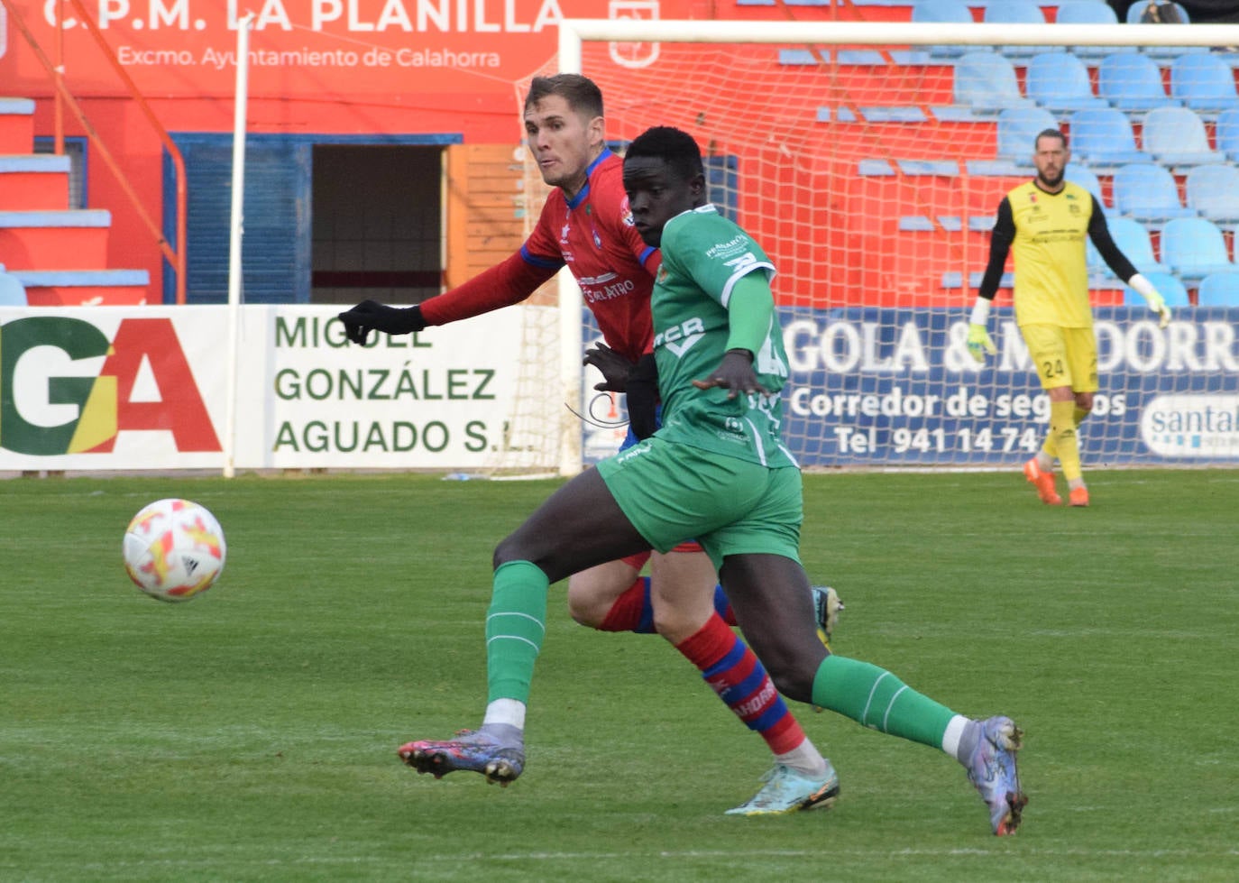 Las imágenes del partido entre el CD Calahorra y el Cornellá