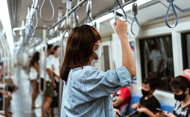 La OMS recomienda a Europa usar mascarillas en interiores y transportes públicos