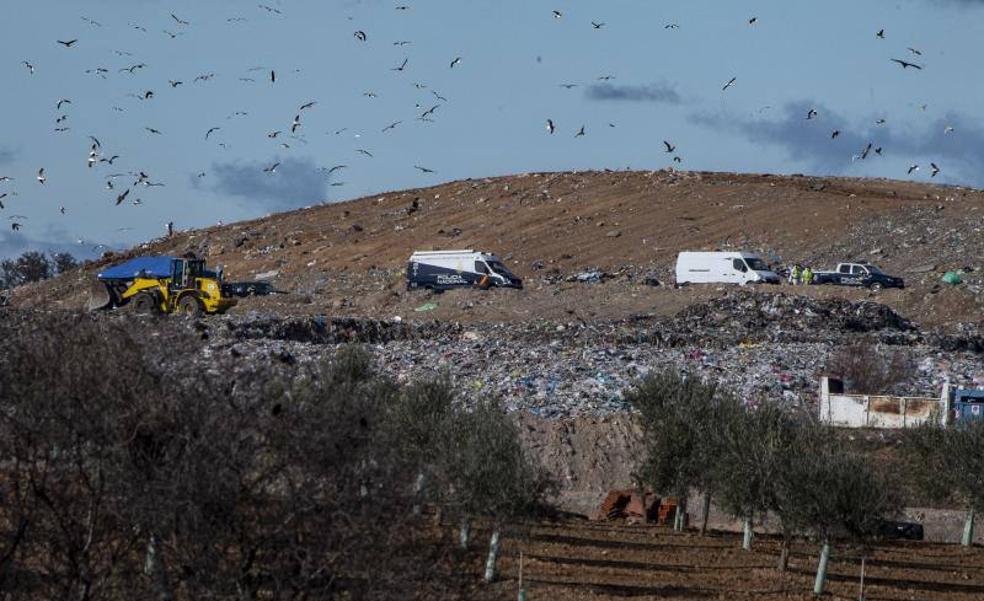 Hallan restos humanos en el vertedero de Toledo en el que se busca al niño desaparecido