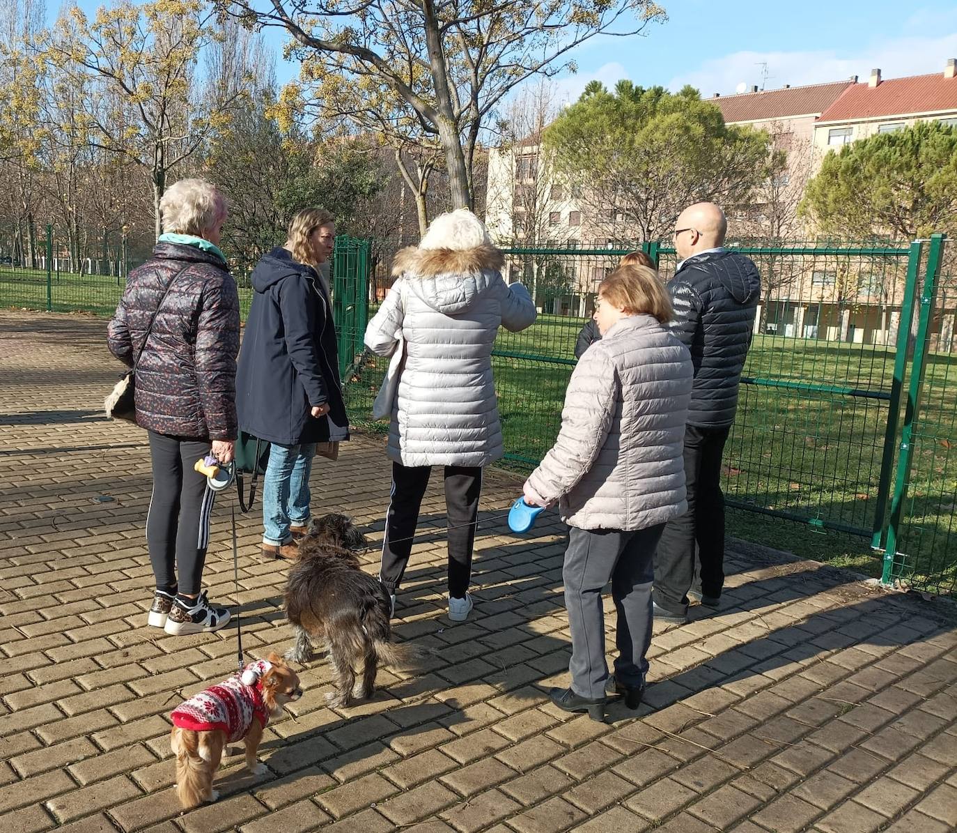 El Ayuntamiento advierte que las zonas de esparcimiento canino todavía no están en uso