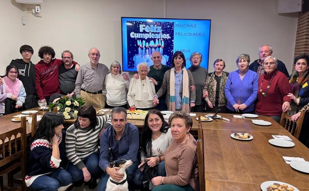 Homenaje a María Jesús Llanos en su 100 cumpleaños