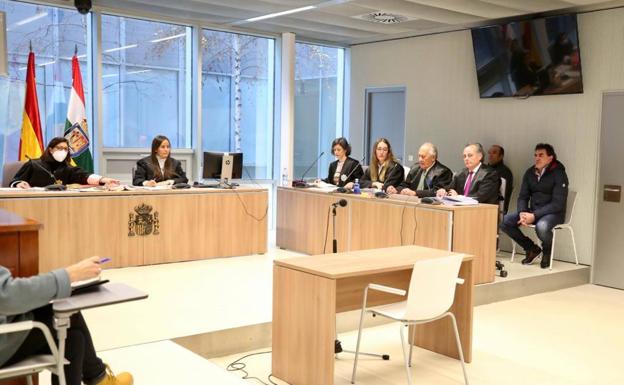 El exalcalde de Viguera pacta 'in extremis' una condena de seis meses de prisión