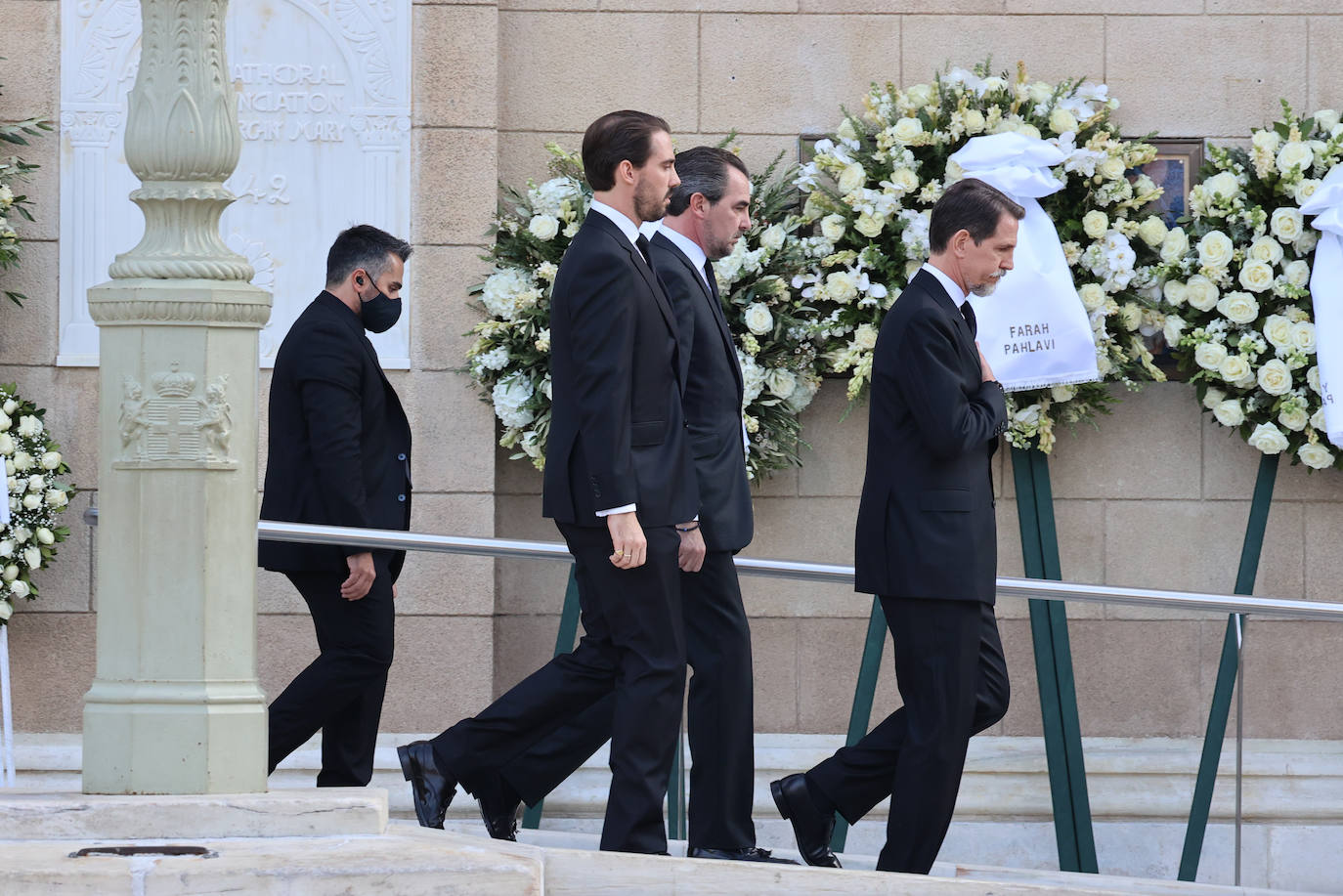 El funeral de Constantino propicia el reencuentro de la familia de Felipe VI