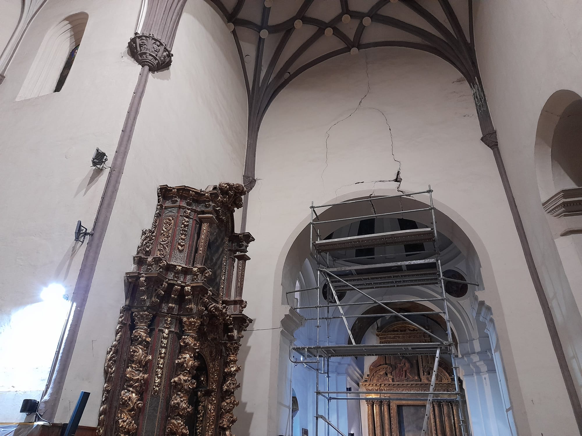 Unas grietas en el interior de la iglesia de Rincón de Soto obligan a cerrarla