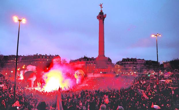 Más de un millón de franceses toman la calle contra la reforma de pensiones de Macron